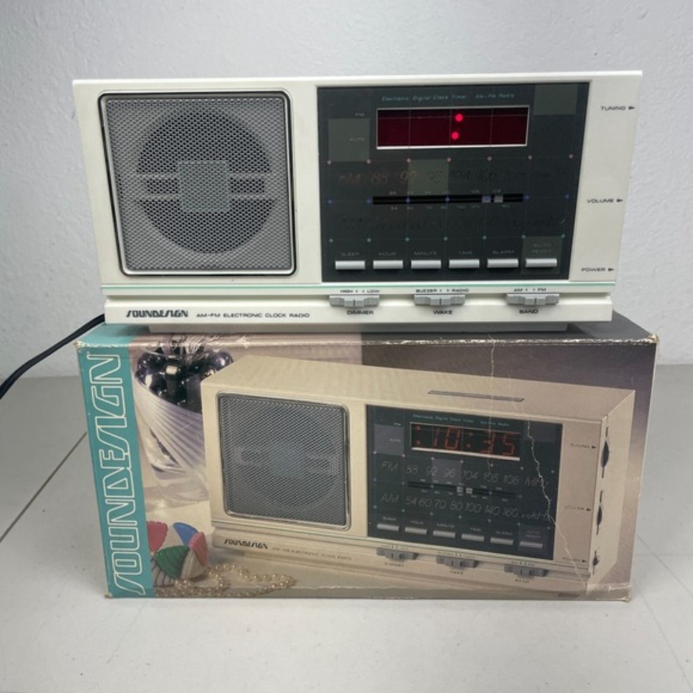 Vintage Sounddesign 3657WHT AM FM Electronic Clock Radio New Deadstock Rare